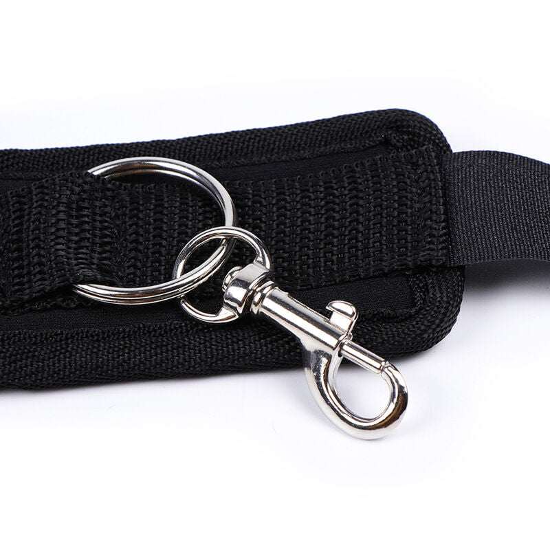 OHMAMA FETISH - HANDGELENKFESSELN MIT SAUGNAPF