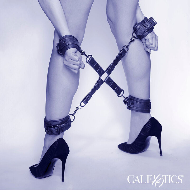 CALEXOTICS – NOCTURNAL HOG TIE CONNECTOR CUERO EINSTELLBAR SCHWARZ
