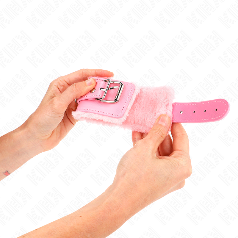 KINK - PELZGEFÜTTERTE HANDGELENKFESSELN PINK MIT PINKEM GÜRTEL VERSTELLBAR 17-29 CM X 6 CM