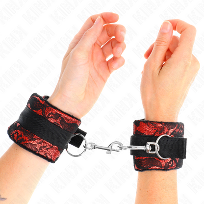 KINK - KURZE HANDGELENKFESSELN AUS SAMTSPITZE UND NYLONFESSELN ROT / SCHWARZ 23 X 6,5 CM