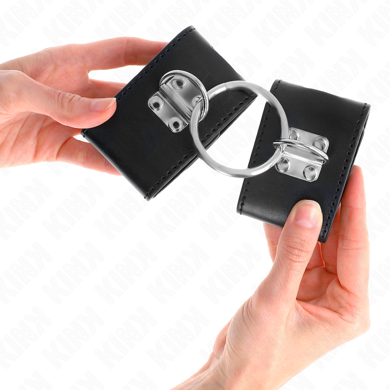 KINK - FIXE HANDGELENKFESSELN MIT RING UND VORHÄNGESCHLOSS VERSCHLUSS SCHWARZ VERSTELLBAR 16-23 CM X 5,5 CM